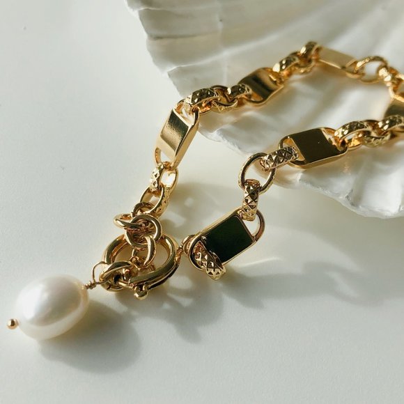 Pearl Charm Gold Bracelet - Picture 4 of 6